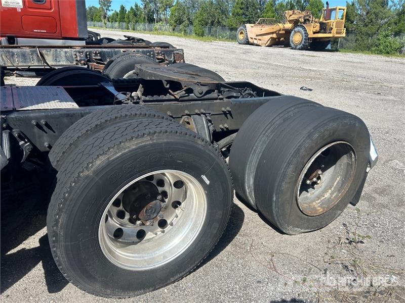 Peterbilt 587 中古トラクターヘッド | トレーラーヘッド
