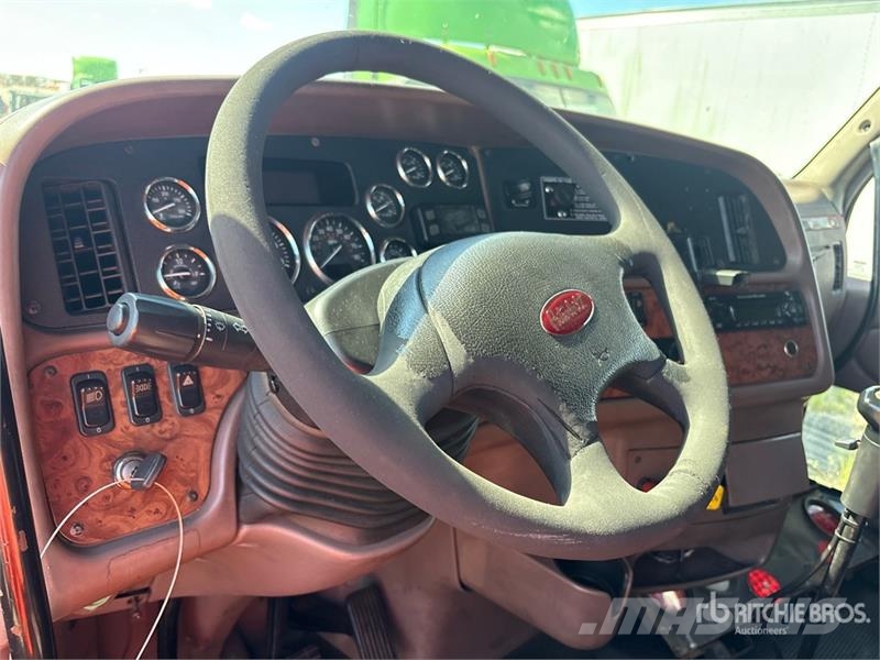 Peterbilt 587 中古トラクターヘッド | トレーラーヘッド