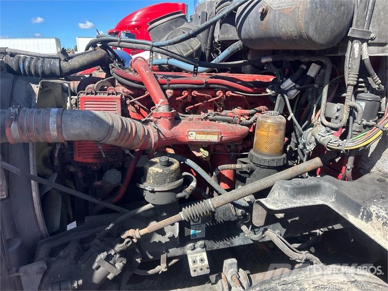 Peterbilt 587 中古トラクターヘッド | トレーラーヘッド
