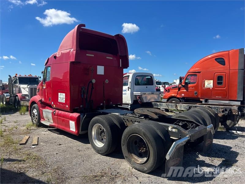 Peterbilt 587 中古トラクターヘッド | トレーラーヘッド