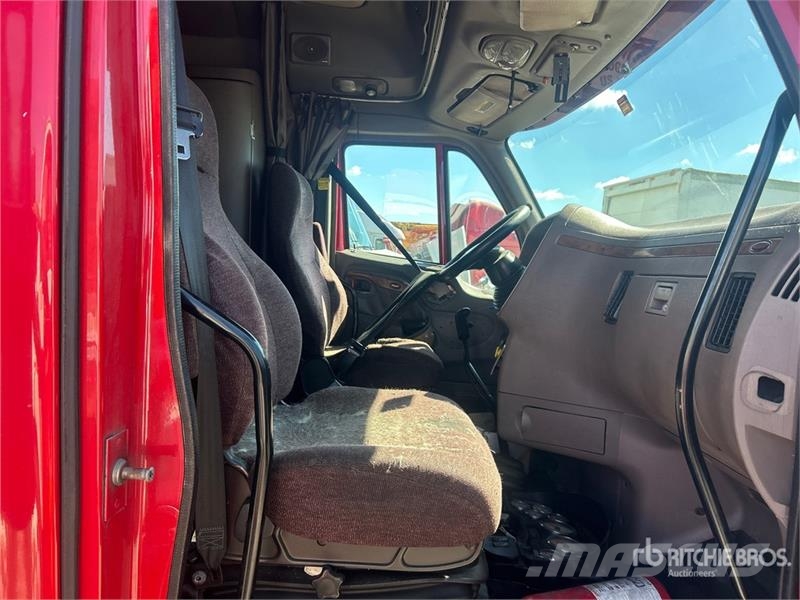Peterbilt 587 中古トラクターヘッド | トレーラーヘッド