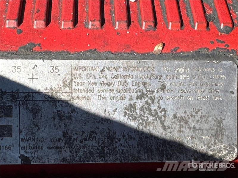 Peterbilt 587 中古トラクターヘッド | トレーラーヘッド