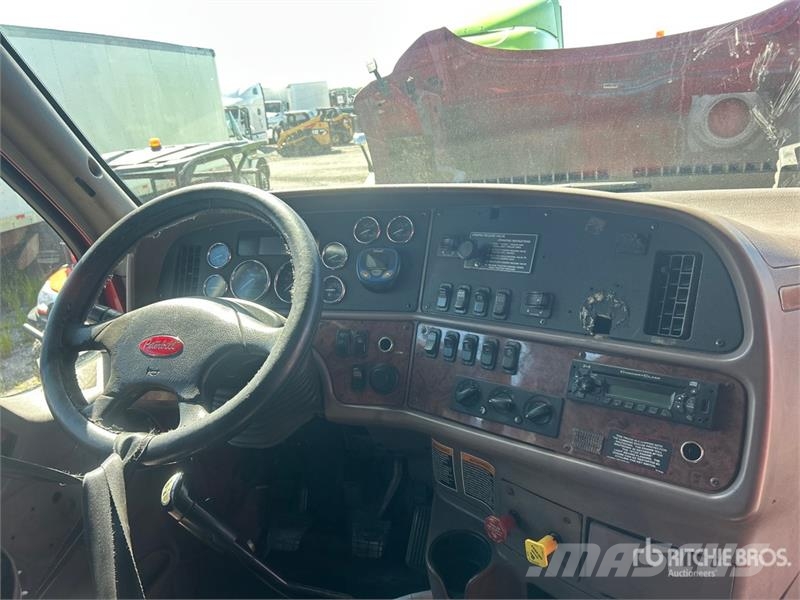 Peterbilt 587 中古トラクターヘッド | トレーラーヘッド