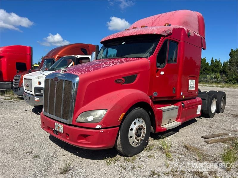 Peterbilt 587 中古トラクターヘッド | トレーラーヘッド