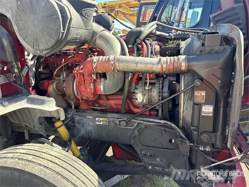 Peterbilt 587 中古トラクターヘッド | トレーラーヘッド