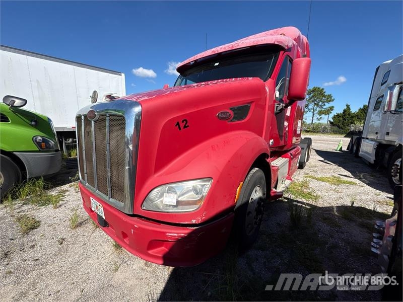 Peterbilt 587 中古トラクターヘッド | トレーラーヘッド