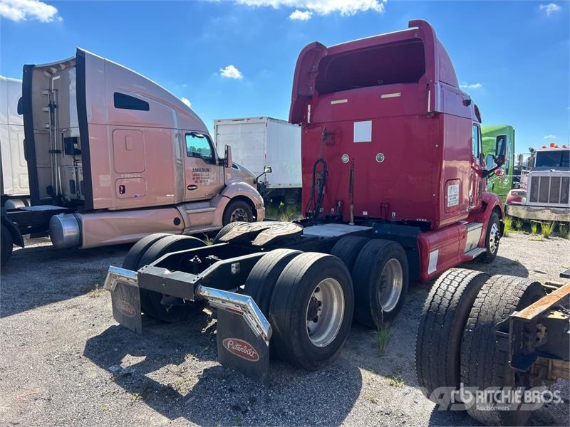 Peterbilt 587 中古トラクターヘッド | トレーラーヘッド