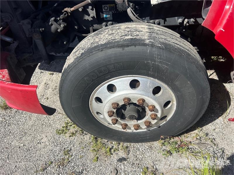 Peterbilt 587 中古トラクターヘッド | トレーラーヘッド