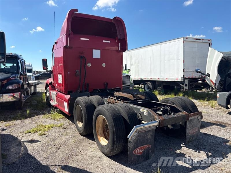 Peterbilt 587 中古トラクターヘッド | トレーラーヘッド