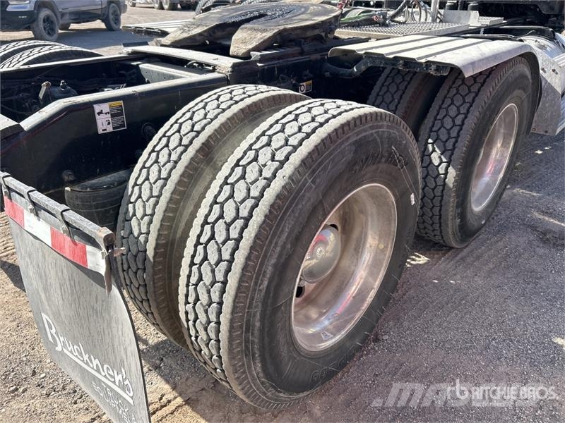 Peterbilt 6x4 T/A Day Cab Truck Tractor وحدات الجر