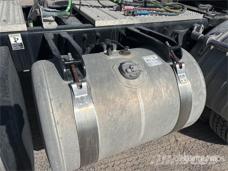Peterbilt 6x4 T/A Day Cab Truck Tractor وحدات الجر