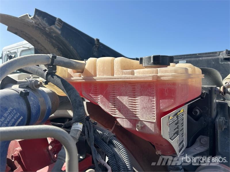 Peterbilt 6x4 T/A Day Cab Truck Tractor وحدات الجر