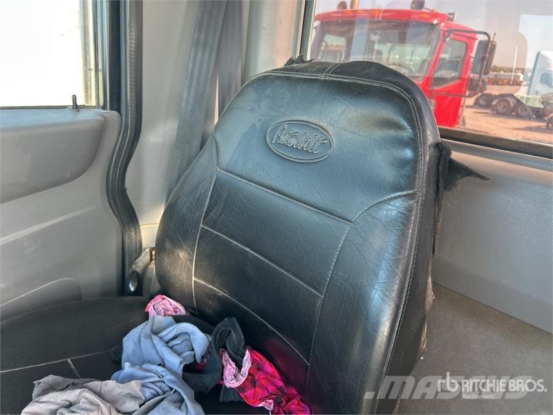 Peterbilt 6x4 T/A Day Cab Truck Tractor وحدات الجر