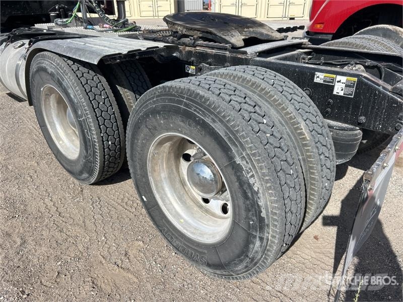 Peterbilt 6x4 T/A Day Cab Truck Tractor وحدات الجر