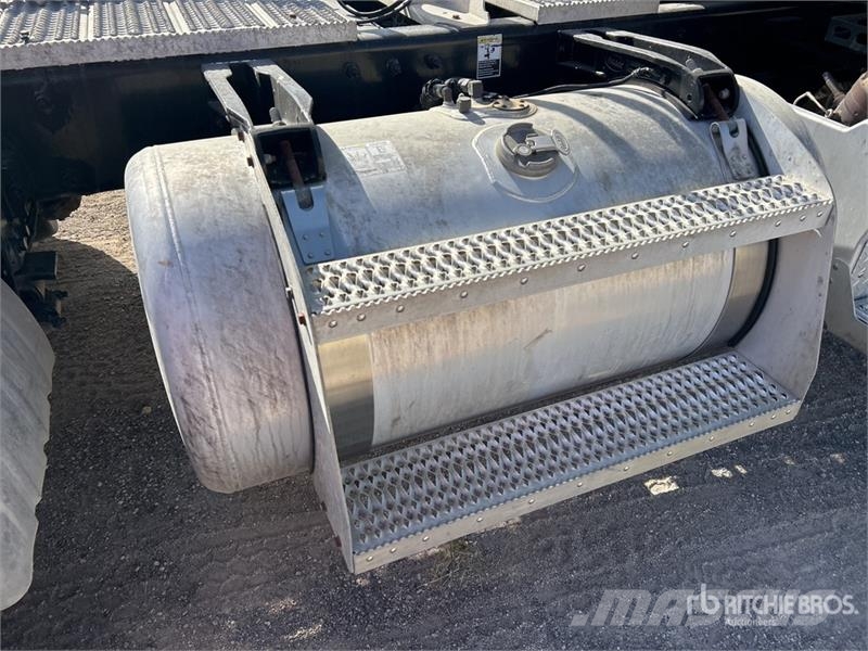 Peterbilt 6x4 T/A Day Cab Truck Tractor وحدات الجر