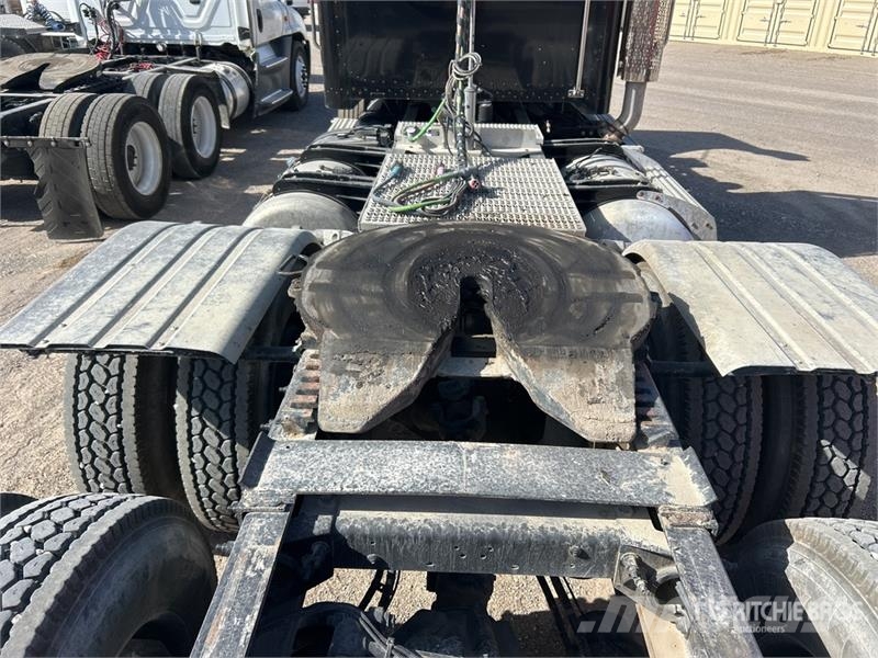 Peterbilt 6x4 T/A Day Cab Truck Tractor وحدات الجر