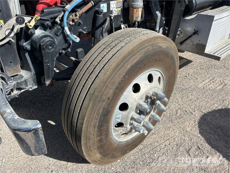 Peterbilt 6x4 T/A Day Cab Truck Tractor وحدات الجر