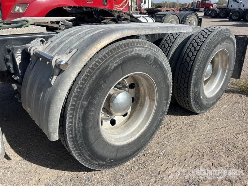 Peterbilt 6x4 T/A Day Cab Truck Tractor وحدات الجر