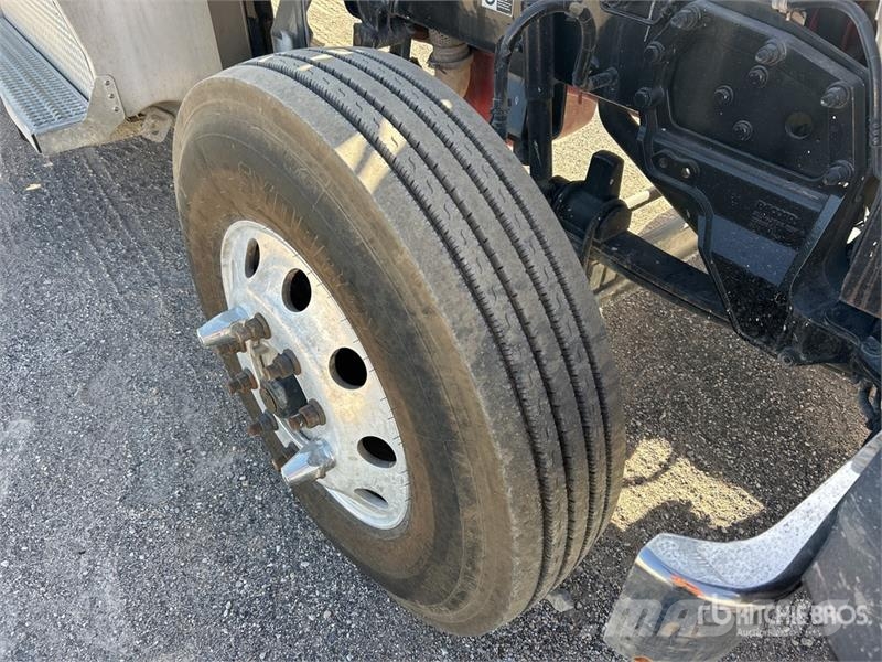 Peterbilt 6x4 T/A Day Cab Truck Tractor وحدات الجر