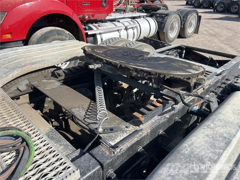 Peterbilt 6x4 T/A Day Cab Truck Tractor وحدات الجر