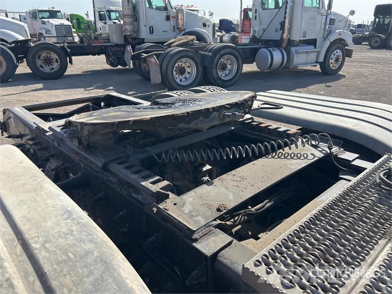Peterbilt 6x4 T/A Day Cab Truck Tractor وحدات الجر