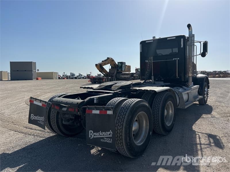Peterbilt 6x4 T/A Day Cab Truck Tractor وحدات الجر