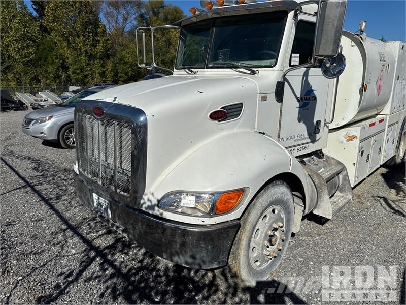 Peterbilt T335 1600 gal 4x2 Lube Truck Camiões-cisterna