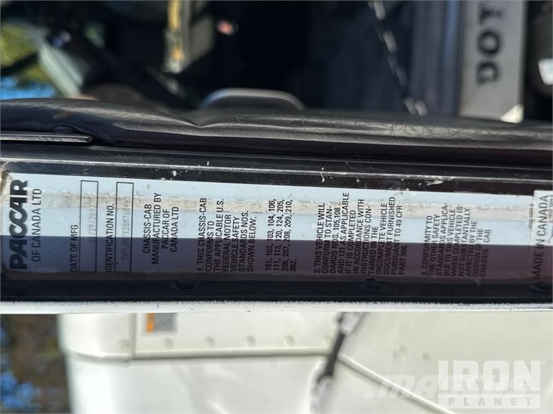 Peterbilt T335 1600 gal 4x2 Lube Truck Camiões-cisterna