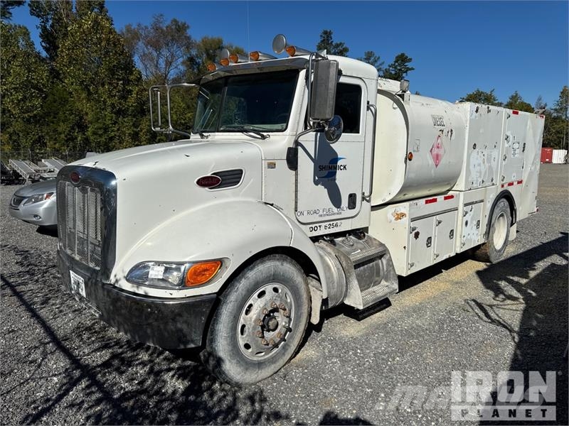 Peterbilt T335 1600 gal 4x2 Lube Truck Camiões-cisterna