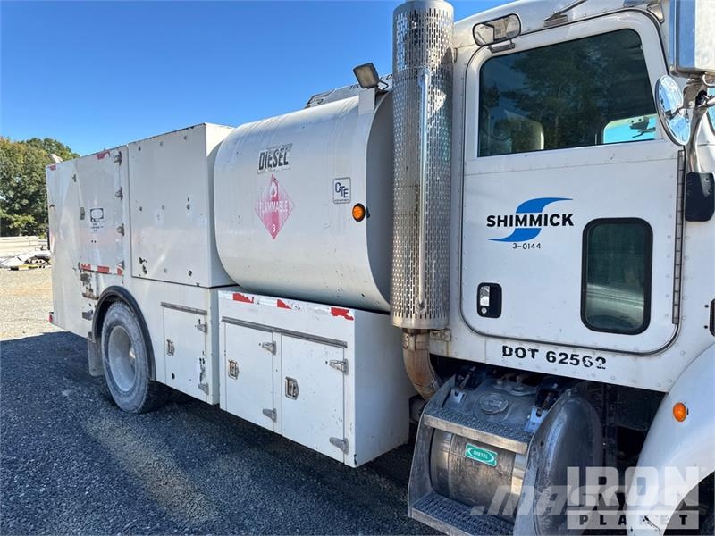 Peterbilt T335 1600 gal 4x2 Lube Truck Camiões-cisterna