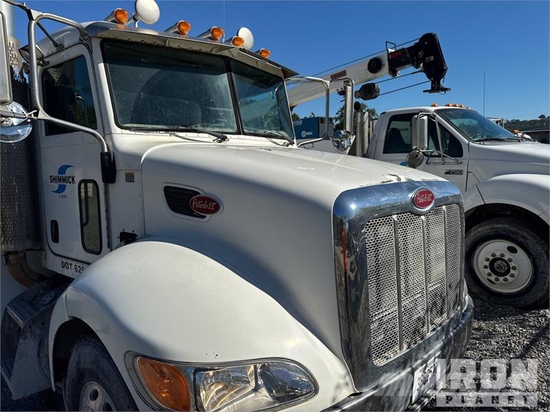 Peterbilt T335 1600 gal 4x2 Lube Truck Camiões-cisterna