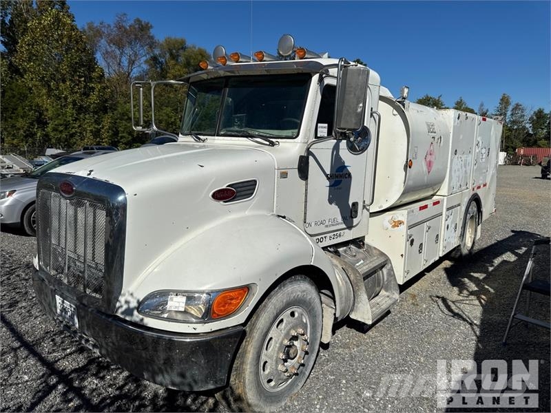 Peterbilt T335 1600 gal 4x2 Lube Truck Camiões-cisterna