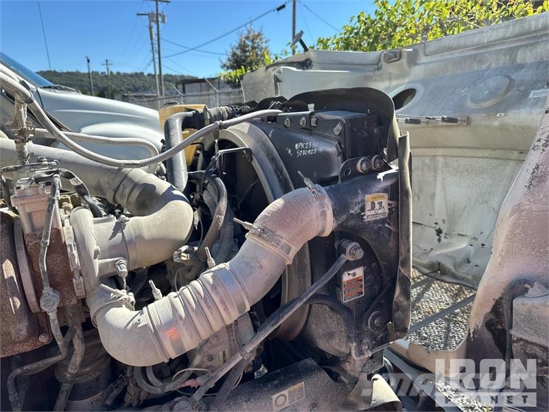 Peterbilt T335 1600 gal 4x2 Lube Truck Camiões-cisterna