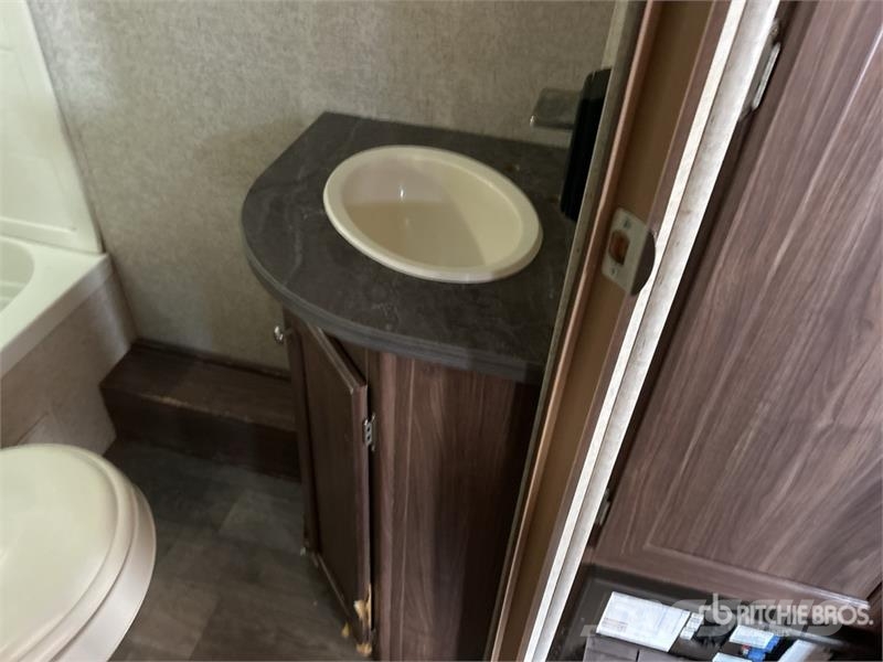 Pioneer 22LX Prowler 25 ft T/A Travel Trailer Other trailers