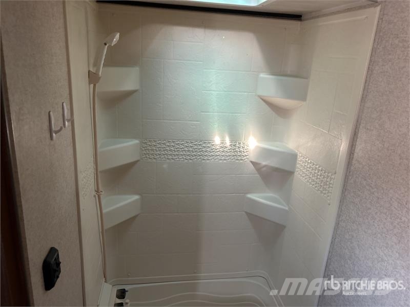 Pioneer 22LX Prowler 25 ft T/A Travel Trailer Other trailers