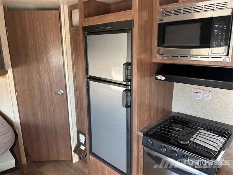 Pioneer 22LX Prowler 25 ft T/A Travel Trailer Other trailers