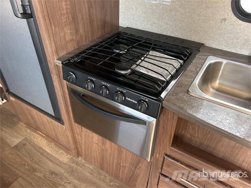 Pioneer 22LX Prowler 25 ft T/A Travel Trailer Other trailers