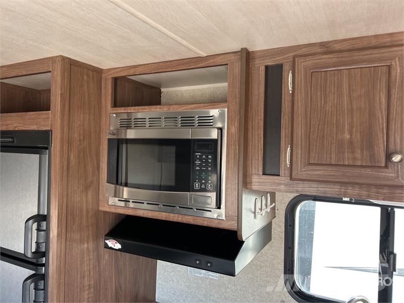 Pioneer 22LX Prowler 25 ft T/A Travel Trailer Other trailers