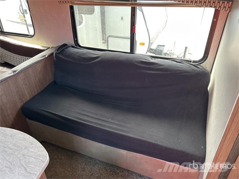 Pioneer 32LX Prowler 32 ft T/A Travel Trailer 其他拖車