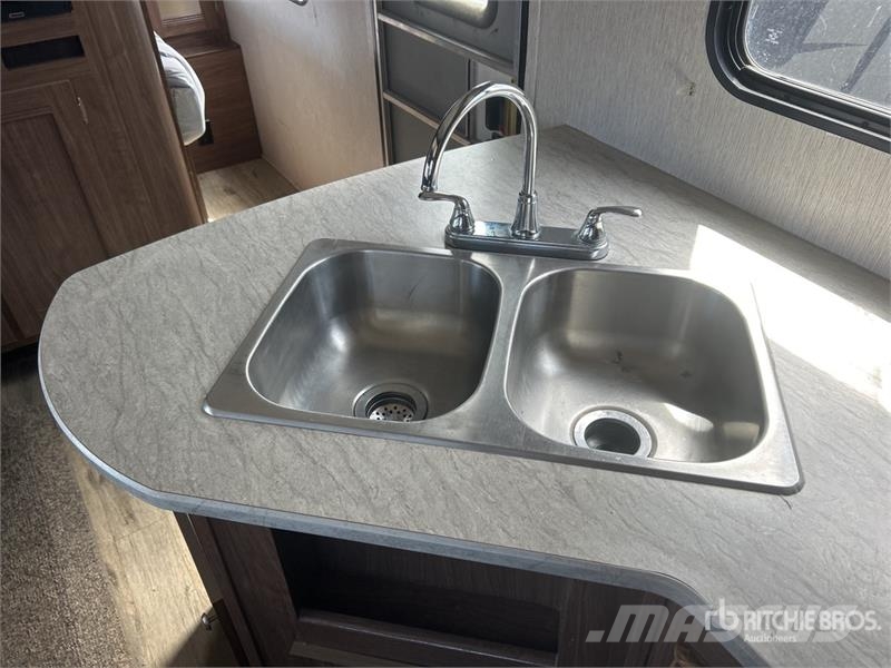 Pioneer 32LX Prowler 32 ft T/A Travel Trailer 其他拖車