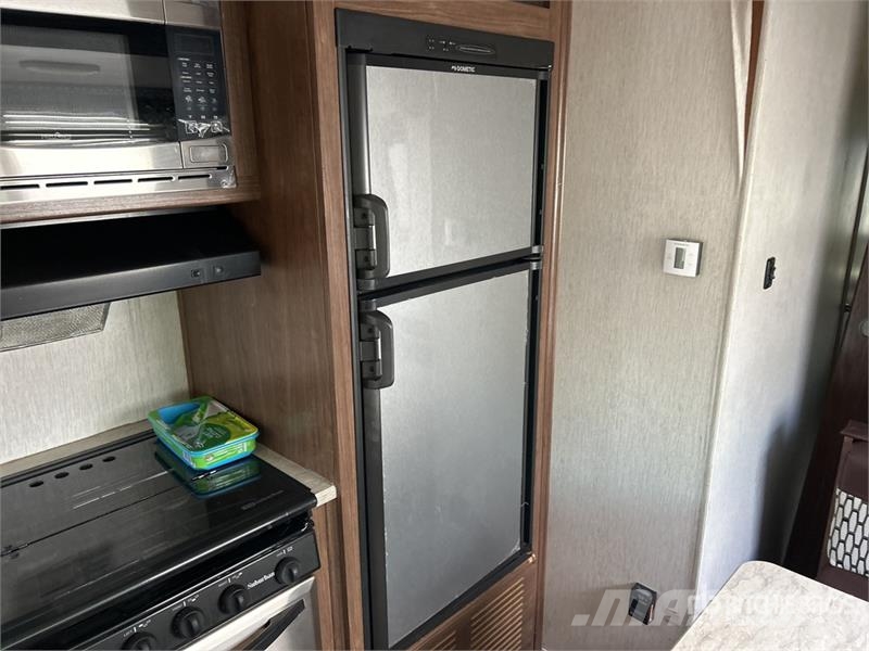 Pioneer 32LX Prowler 36 ft T/A Travel Trailer Other trailers