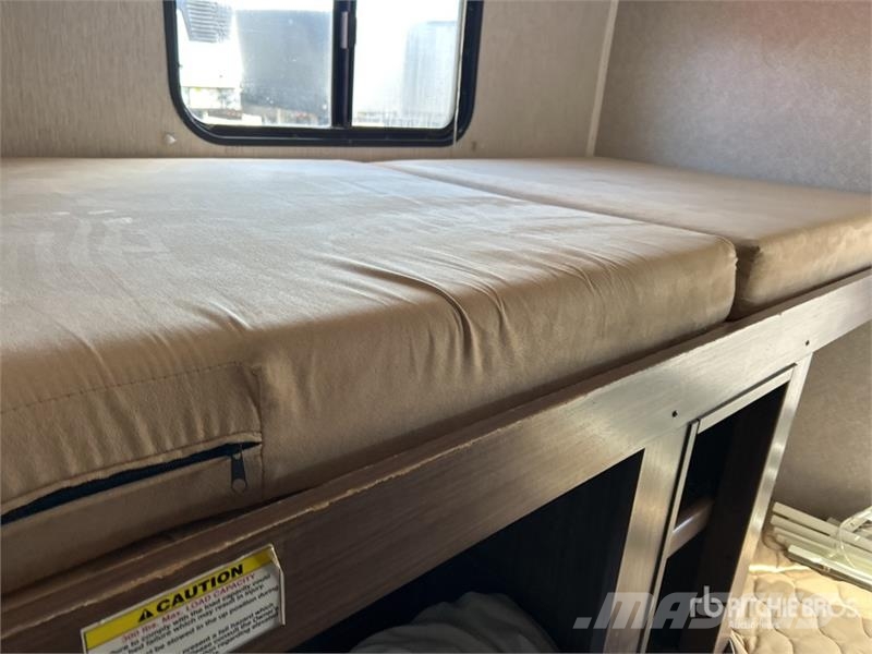Pioneer 32LX Prowler 32 ft T/A Travel Trailer 其他拖車