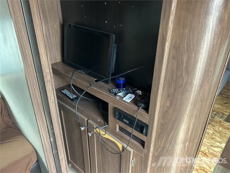 Pioneer 32LX Prowler 36 ft T/A Travel Trailer Other trailers