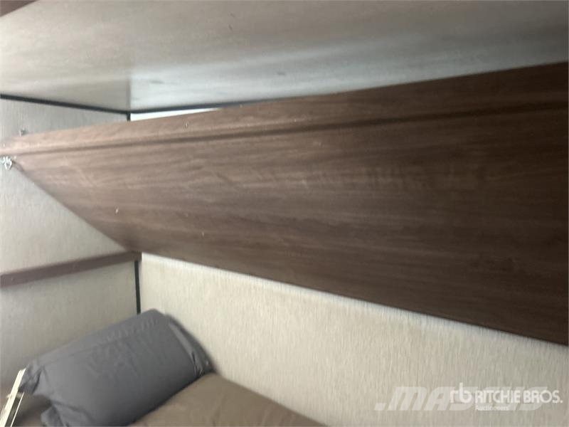 Pioneer 32LX Prowler 32 ft T/A Travel Trailer 其他拖車