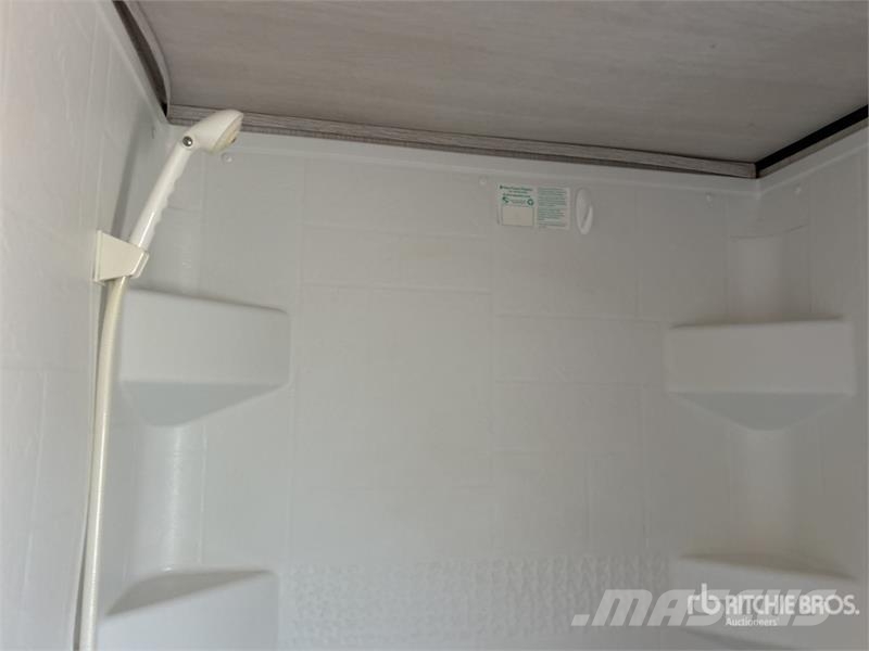Pioneer 32LX Prowler 32 ft T/A Travel Trailer 其他拖車