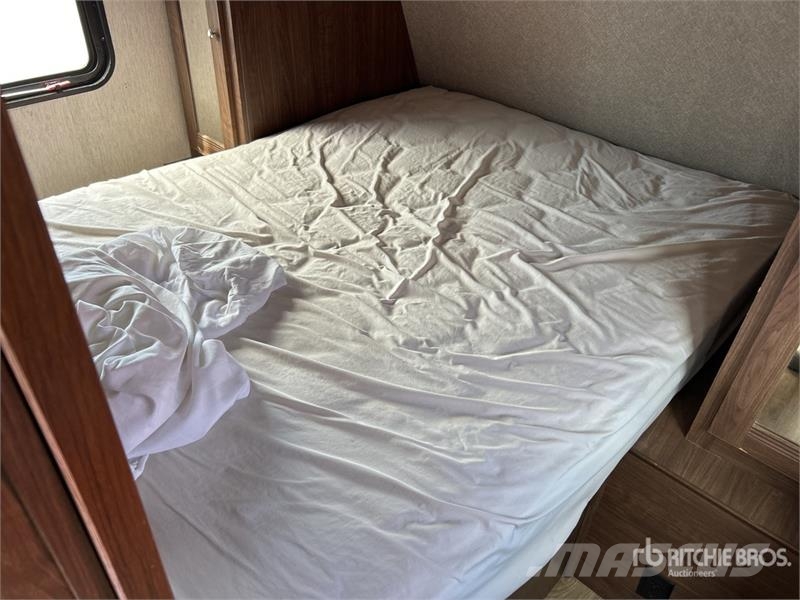 Pioneer 32LX Prowler 32 ft T/A Travel Trailer 其他拖車