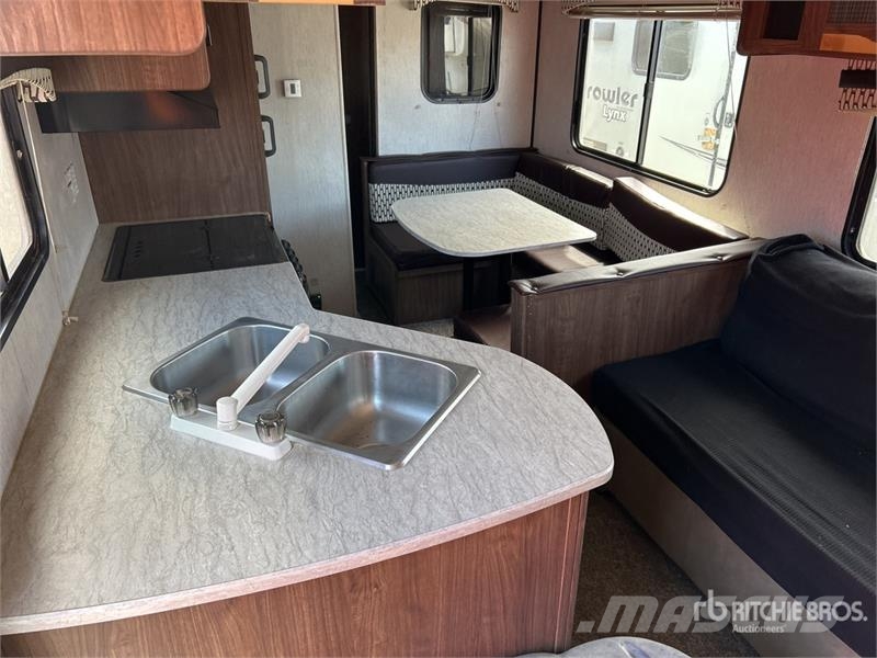 Pioneer 32LX Prowler 32 ft T/A Travel Trailer 其他拖車