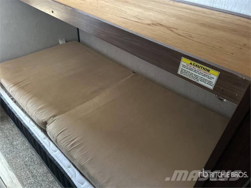 Pioneer 32LX Prowler 32 ft T/A Travel Trailer 其他拖車