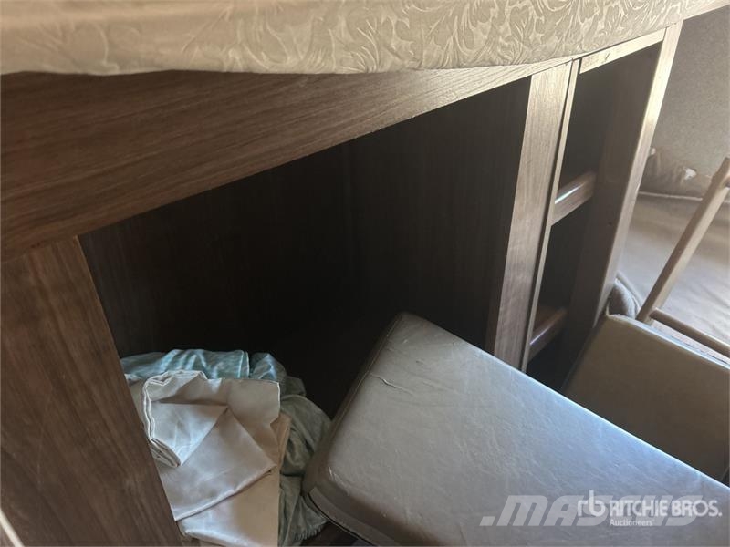 Pioneer 32LX Prowler 32 ft T/A Travel Trailer 其他拖車