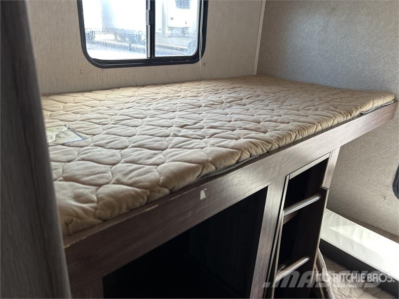 Pioneer 32LX Prowler 36 ft T/A Travel Trailer Other trailers
